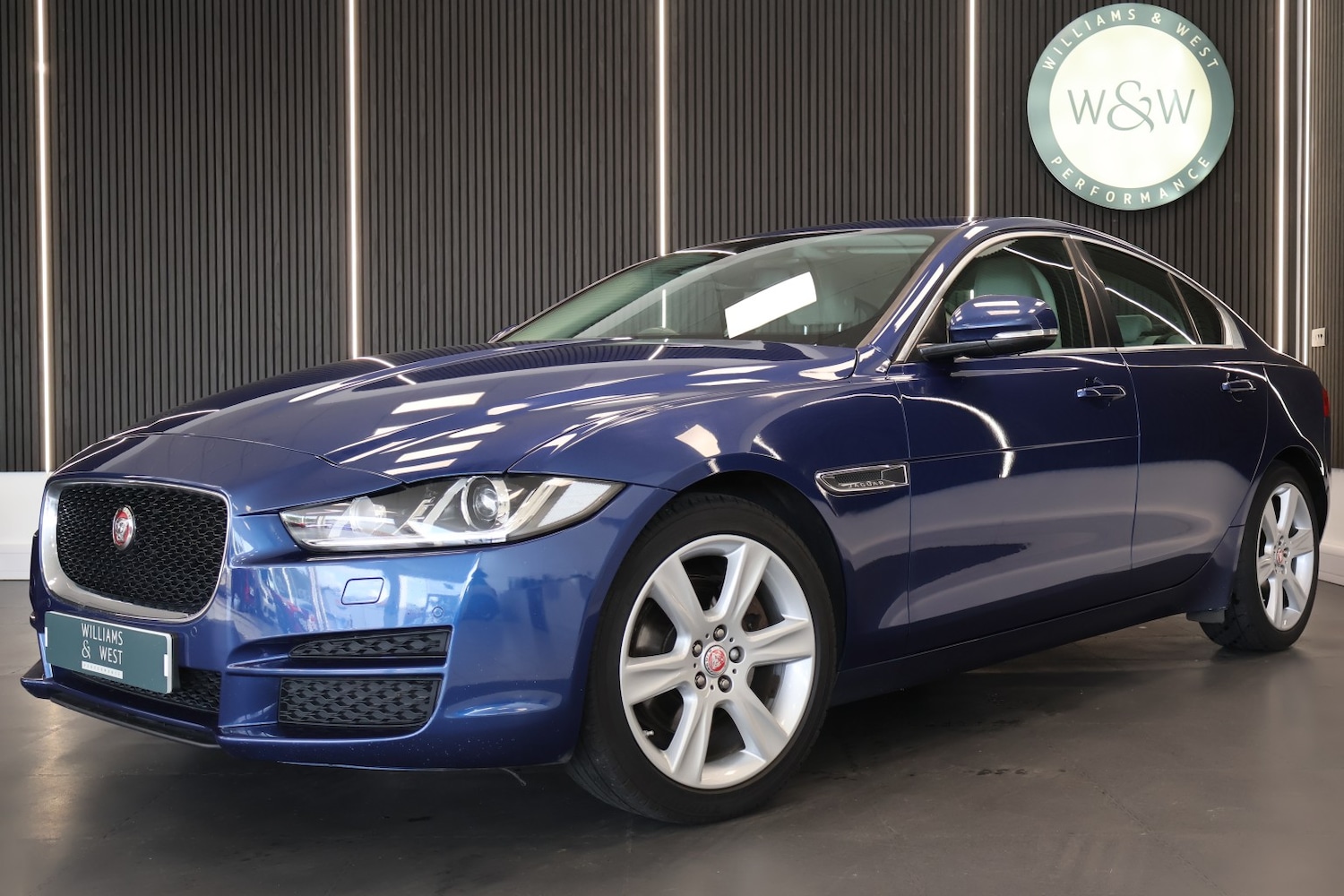 Used Jaguar XE 2015 for sale - 78219619: Photo 2