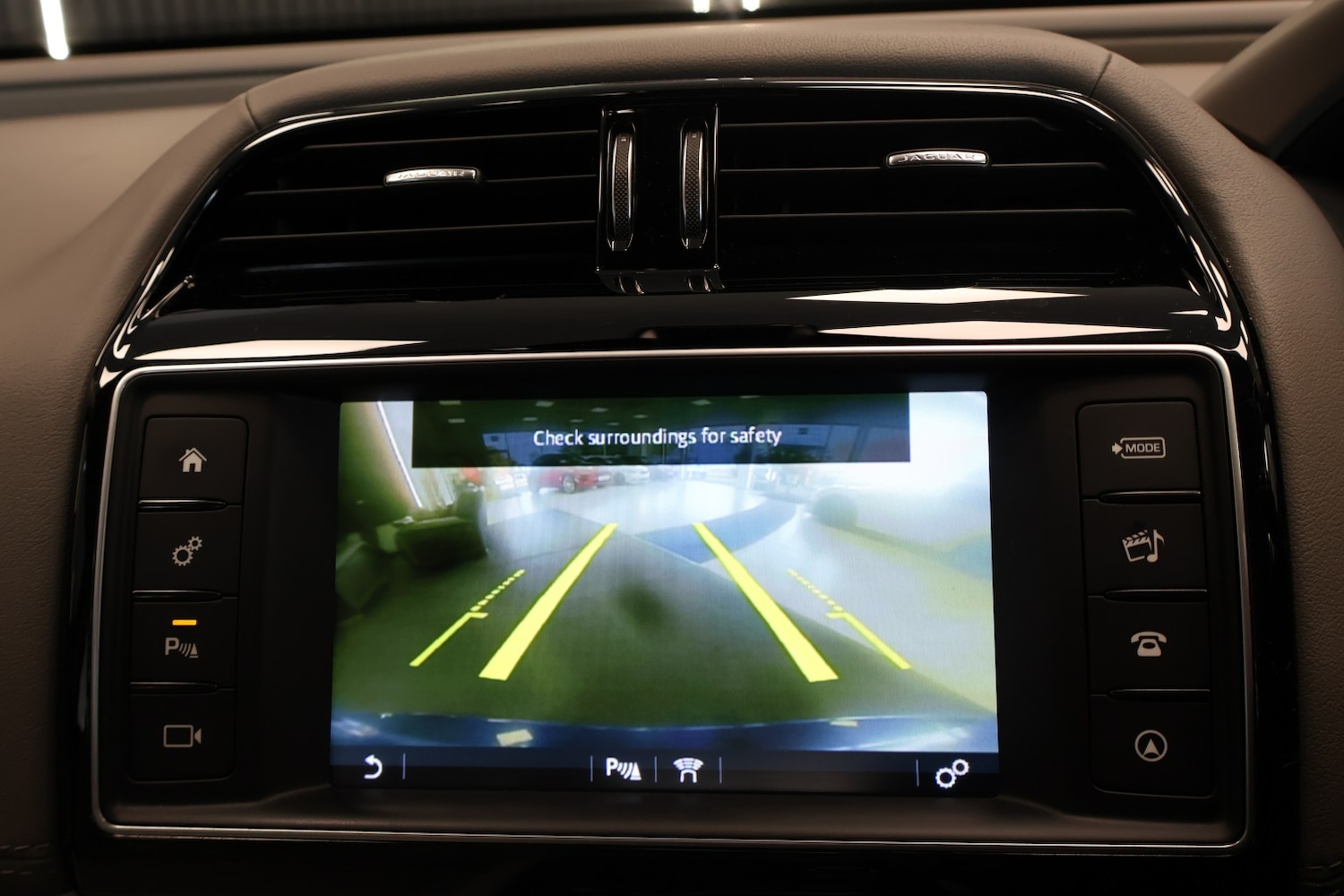 Used Jaguar XE 2015 for sale - 78219619: Photo 21