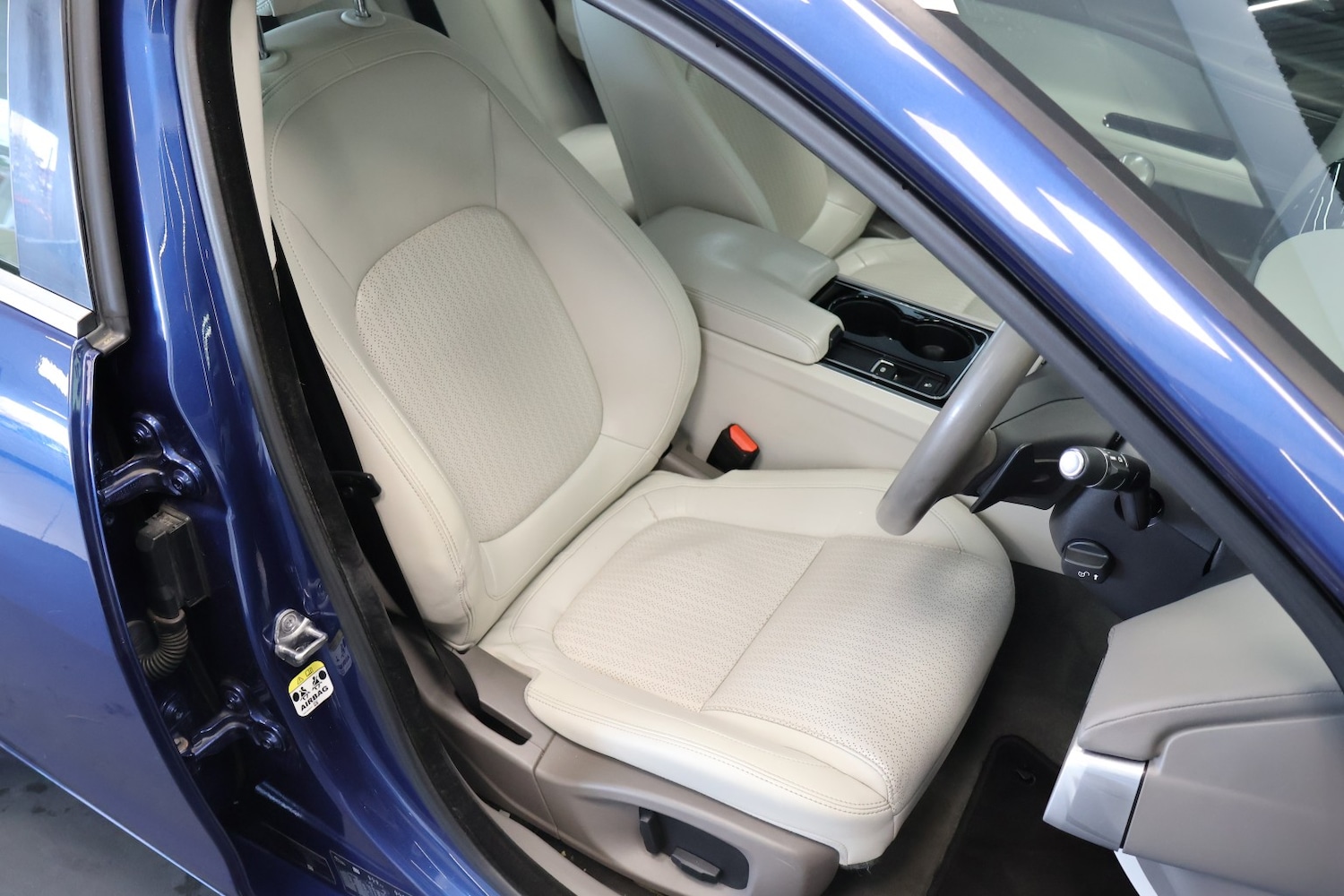 Used Jaguar XE 2015 for sale - 78219619: Photo 25