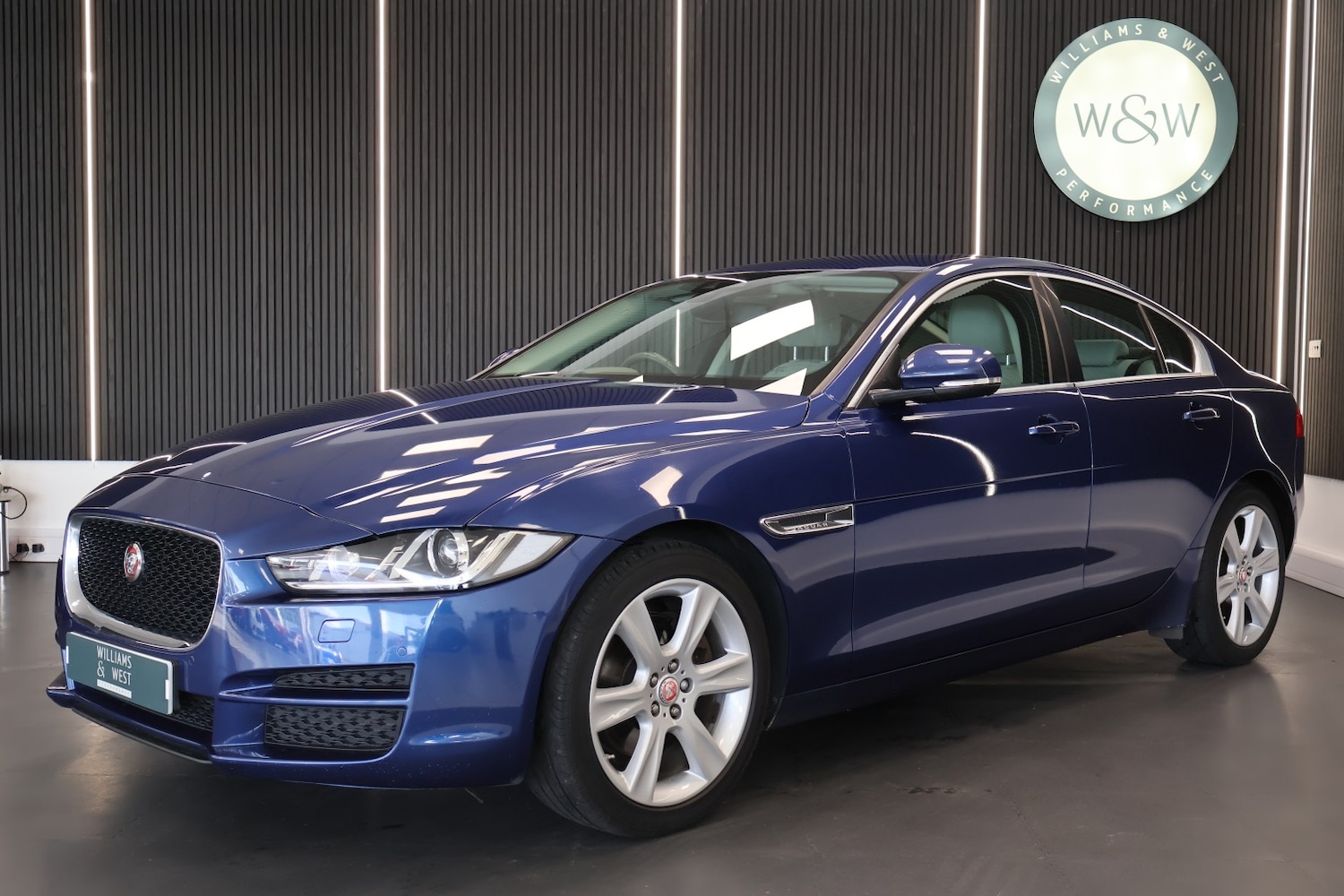 Used Jaguar XE 2015 for sale - 78219619: Photo 3