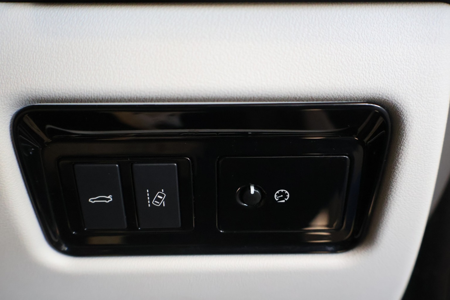 Used Jaguar XE 2015 for sale - 78219619: Photo 35