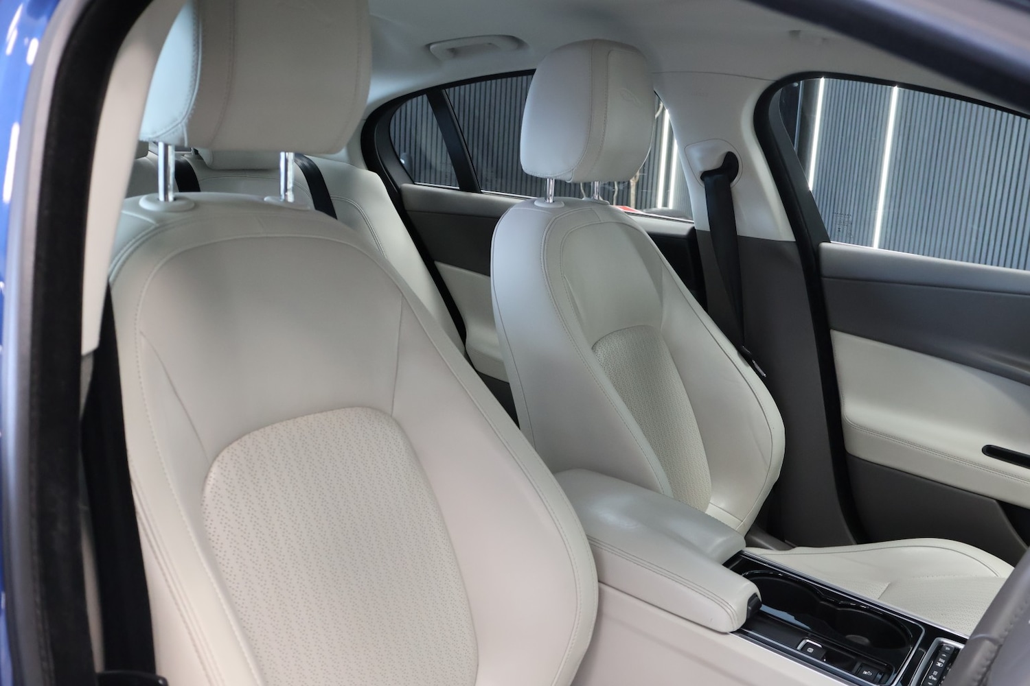 Used Jaguar XE 2015 for sale - 78219619: Photo 36