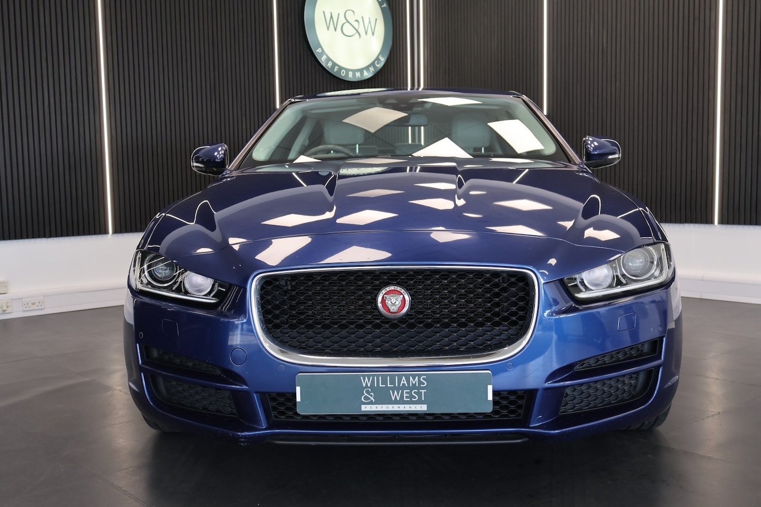 Used Jaguar XE 2015 for sale - 78219619: Photo 4