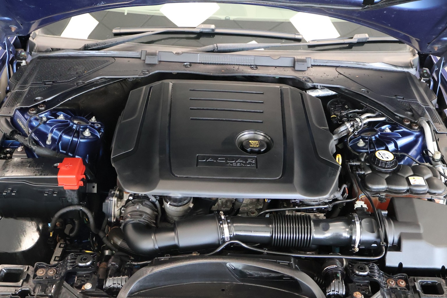 Used Jaguar XE 2015 for sale - 78219619: Photo 40