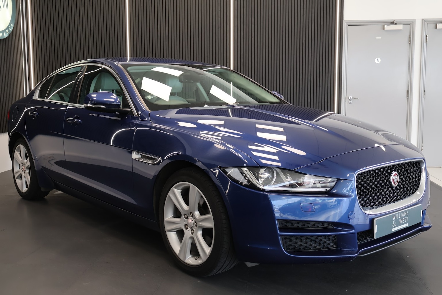 Used Jaguar XE 2015 for sale - 78219619: Photo 6