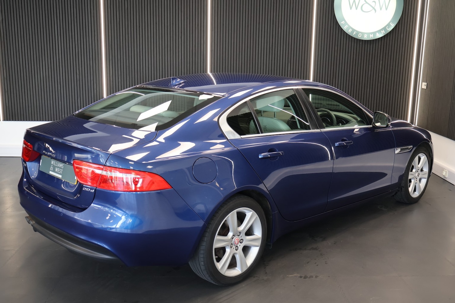 Used Jaguar XE 2015 for sale - 78219619: Photo 8