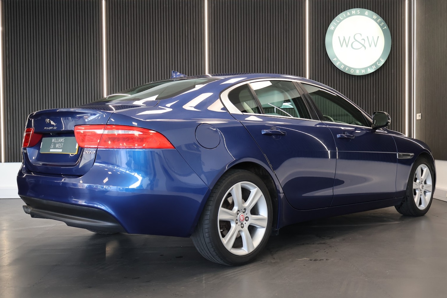 Used Jaguar XE 2015 for sale - 78219619: Photo 9