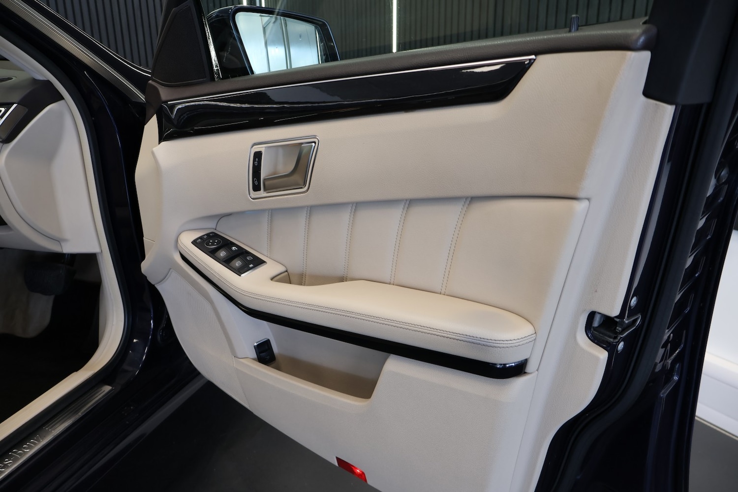 Used Mercedes-Benz E Class 2014 for sale - 78070594: Photo 35