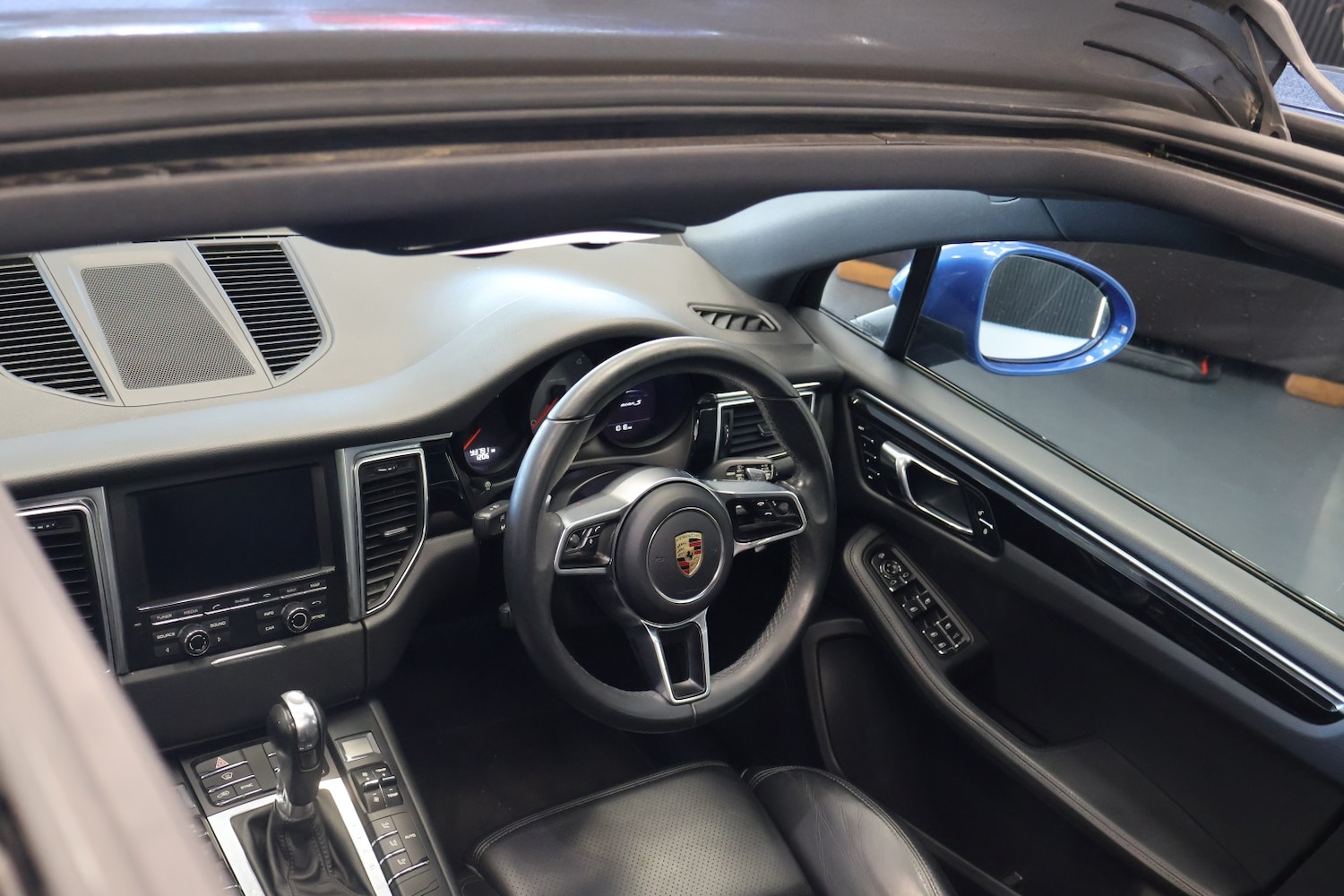 Used Porsche Macan 2015 for sale - 78197994: Photo 2