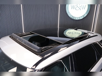 Used Land Rover Range Rover Velar 2017 for sale - 79017351: Photo