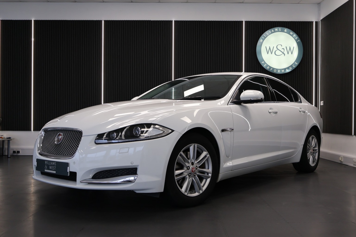Used Jaguar XF 2015 for sale - 77851357: Photo 2