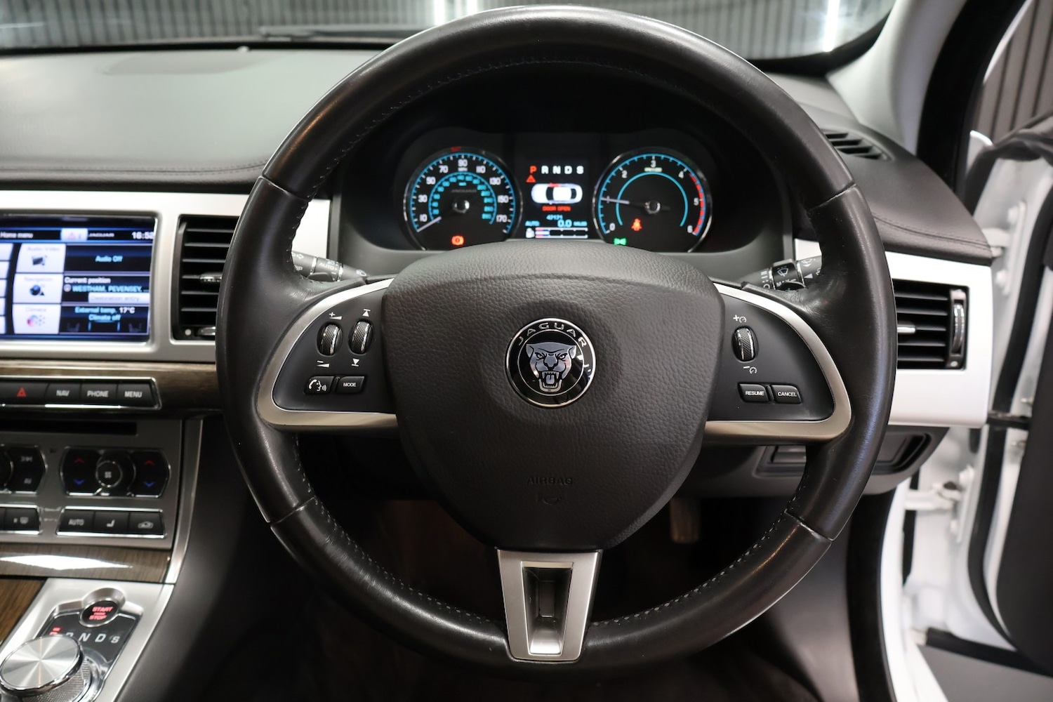 Used Jaguar XF 2015 for sale - 77851357: Photo 29