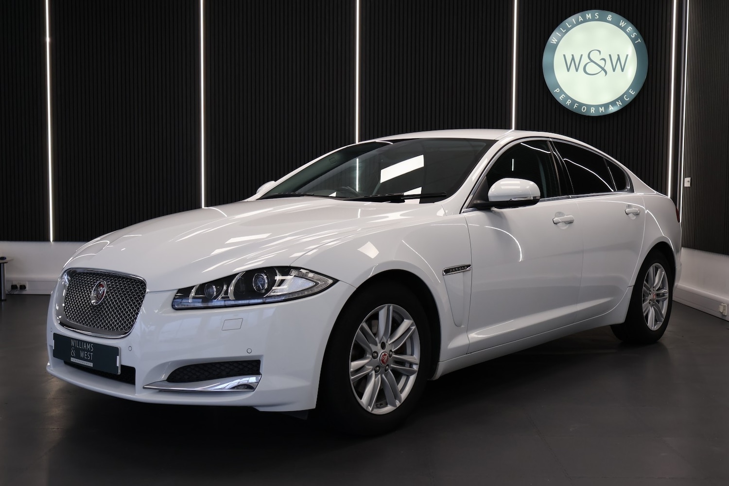 Used Jaguar XF 2015 for sale - 77851357: Photo 3