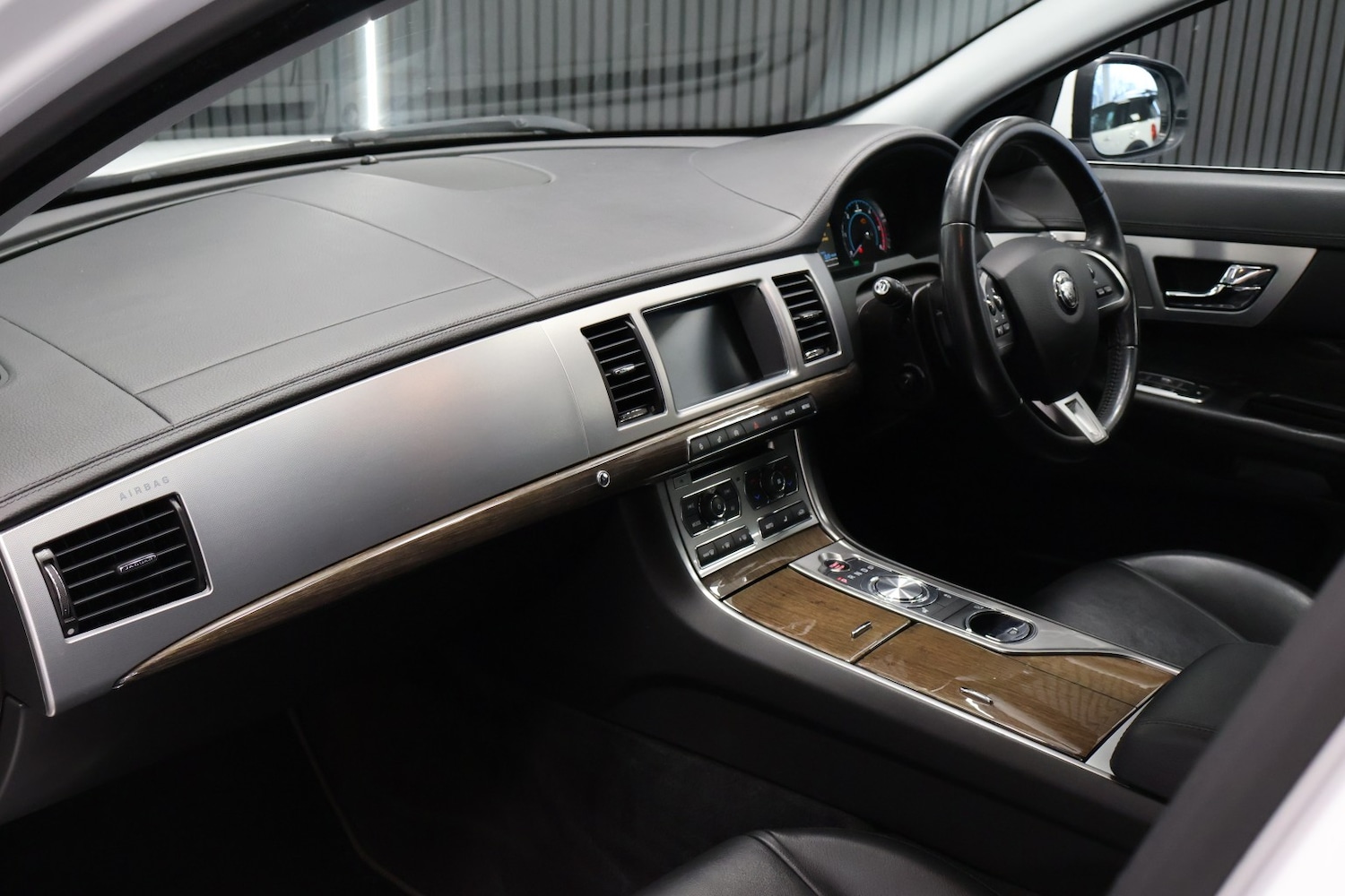 Used Jaguar XF 2015 for sale - 77851357: Photo 30