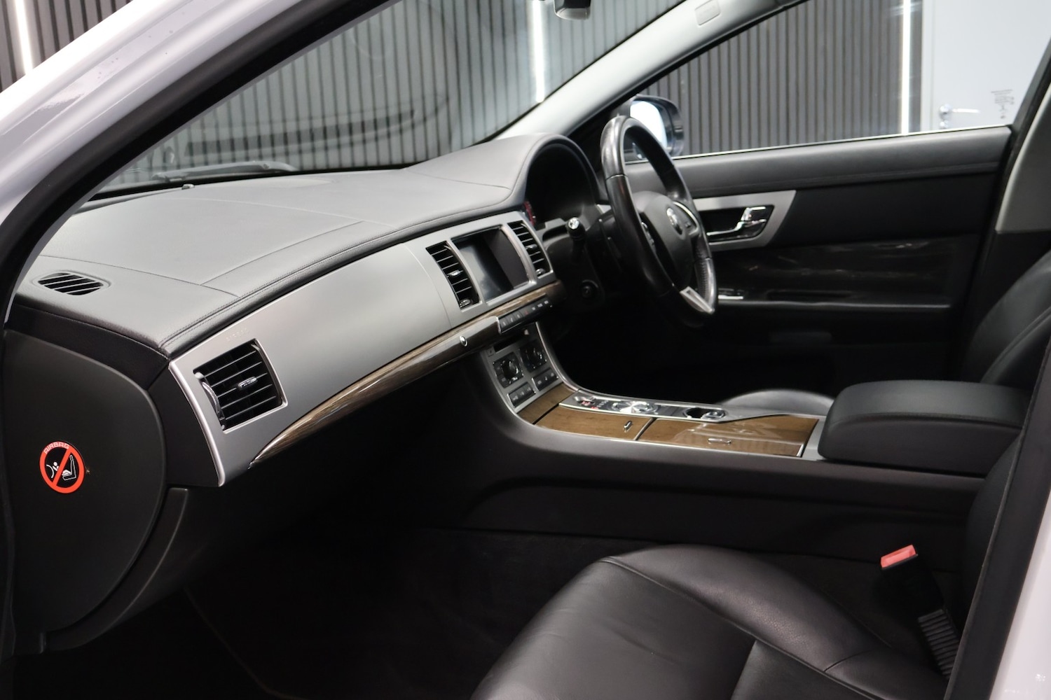 Used Jaguar XF 2015 for sale - 77851357: Photo 31