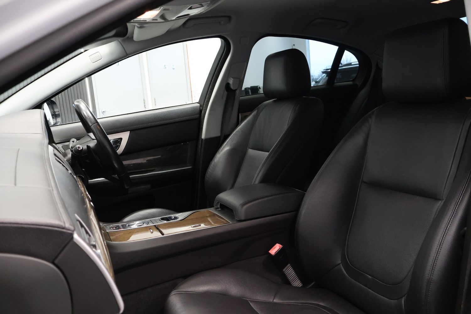 Used Jaguar XF 2015 for sale - 77851357: Photo 32