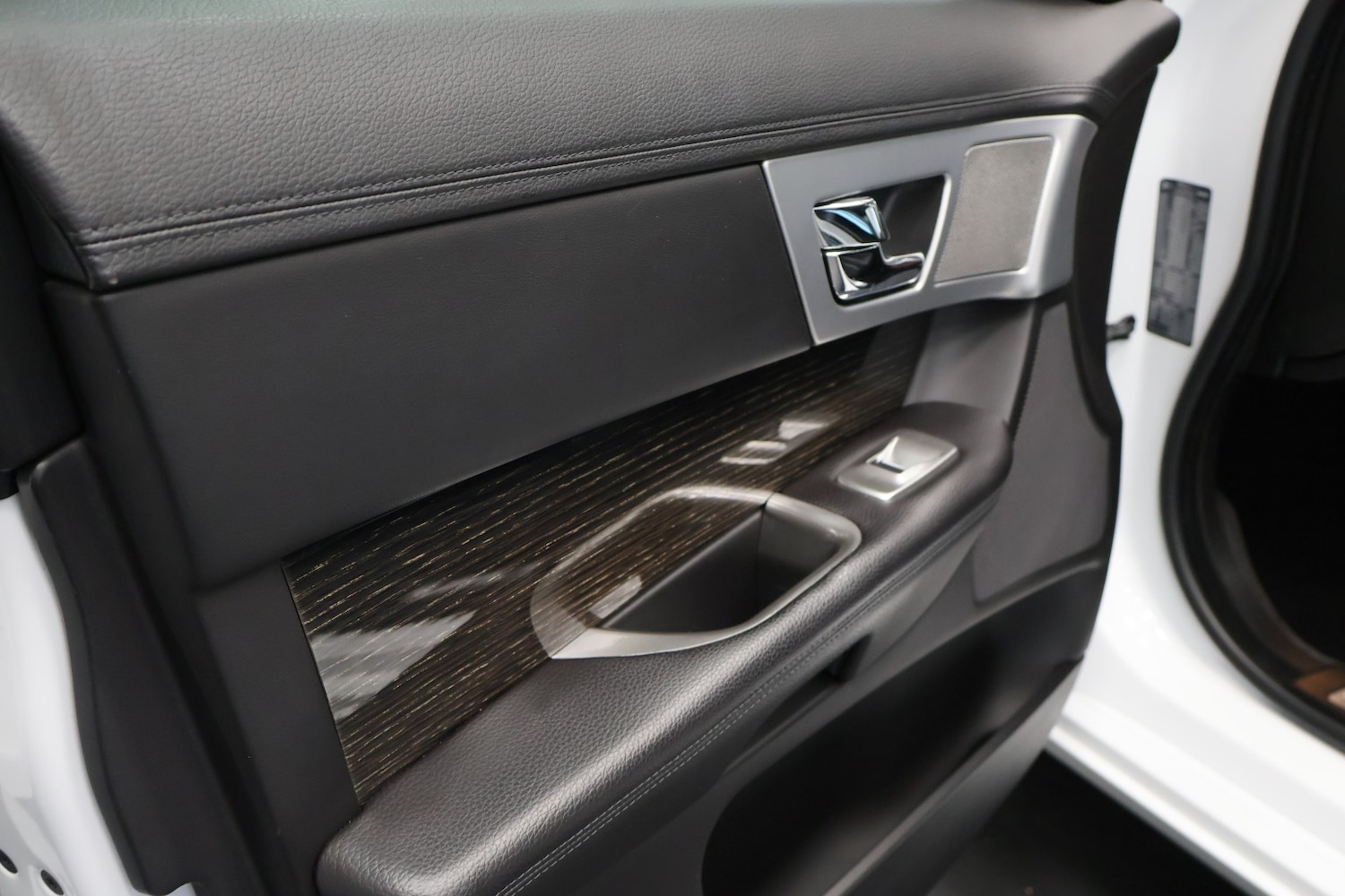 Used Jaguar XF 2015 for sale - 77851357: Photo 34