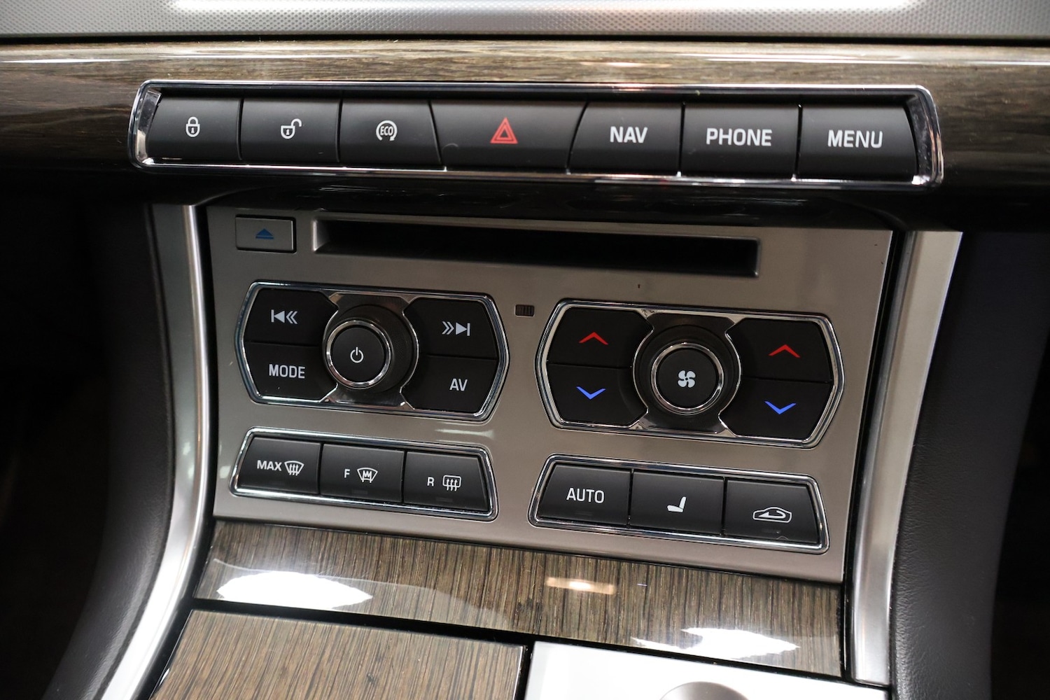 Used Jaguar XF 2015 for sale - 77851357: Photo 39