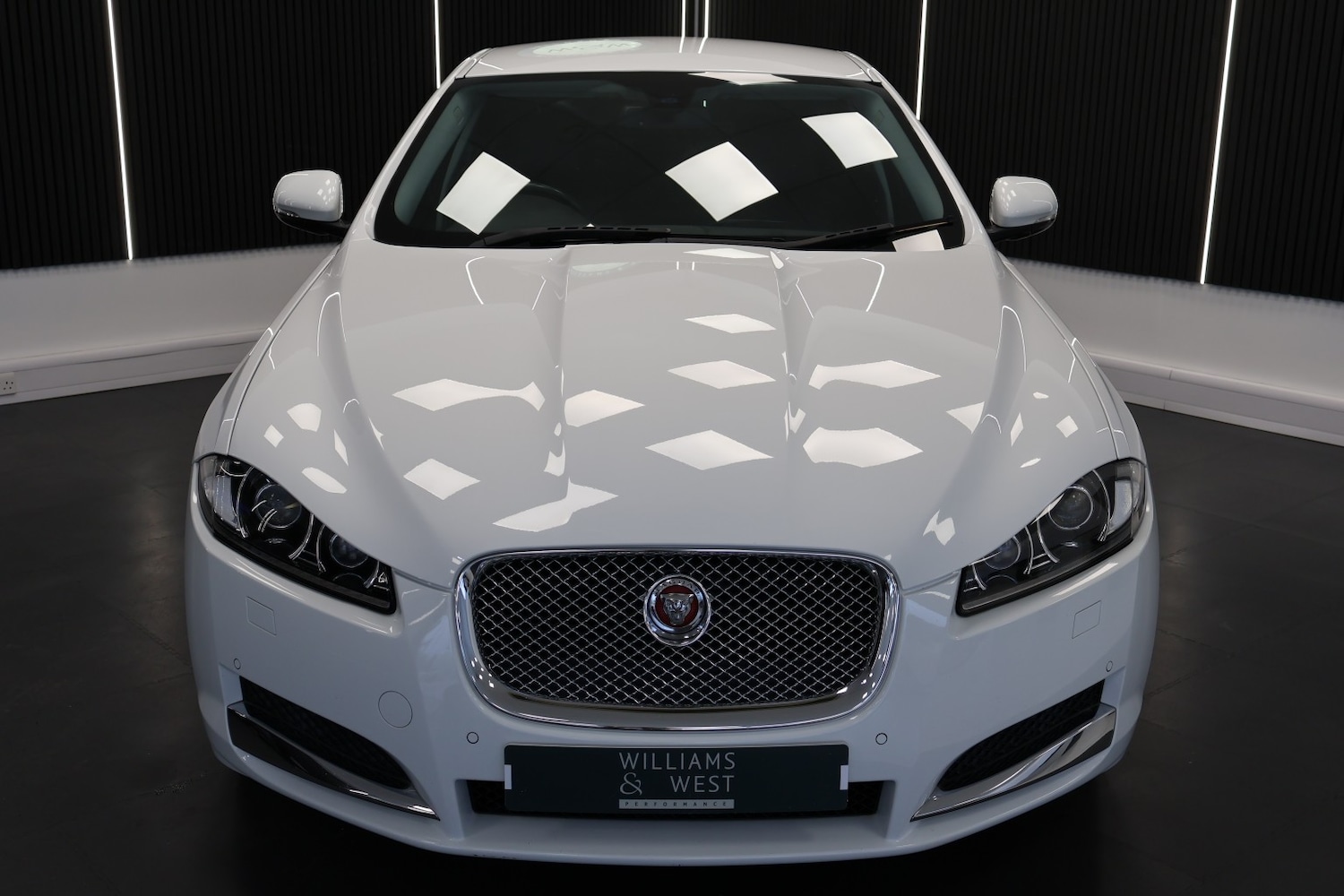 Used Jaguar XF 2015 for sale - 77851357: Photo 4