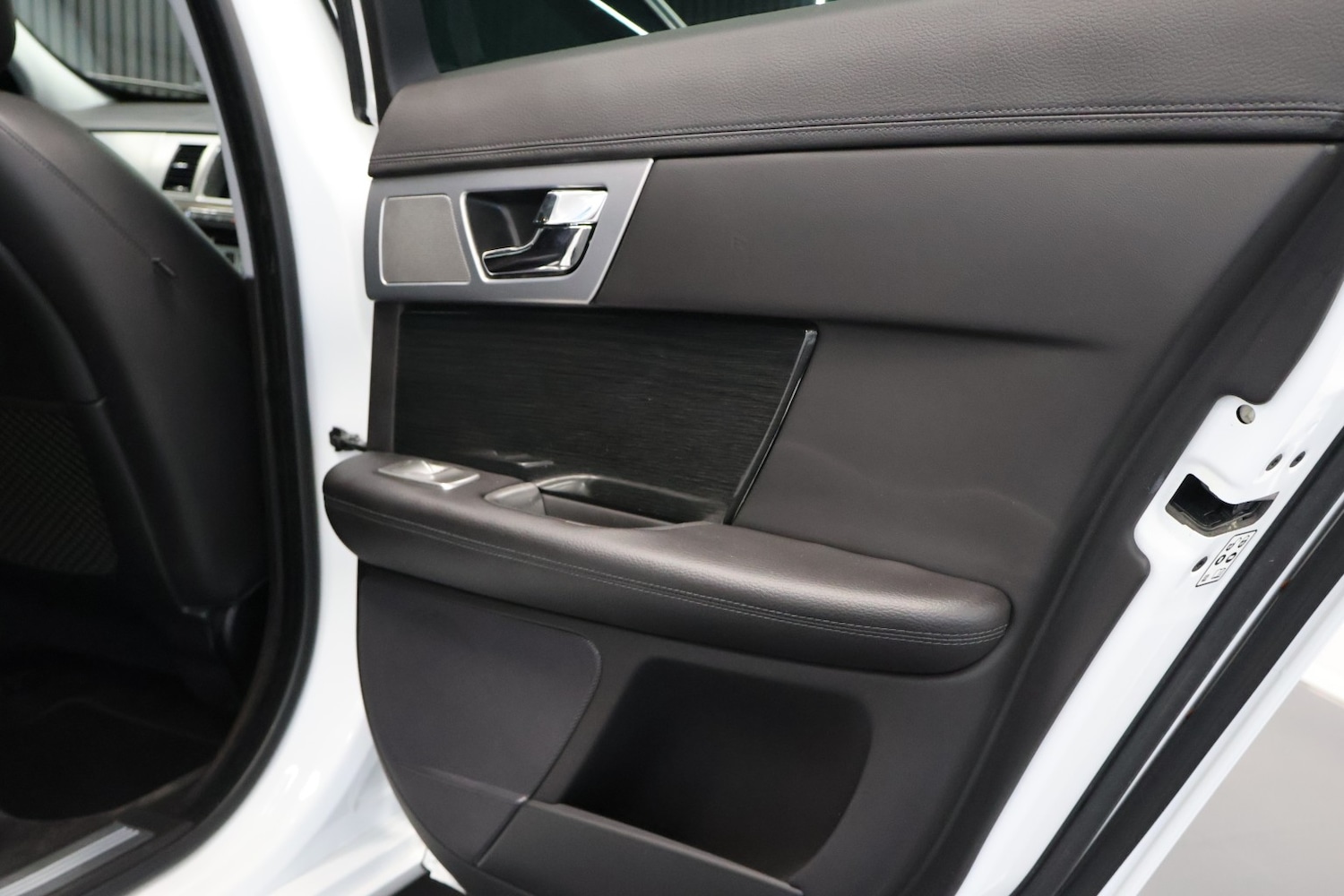 Used Jaguar XF 2015 for sale - 77851357: Photo 47