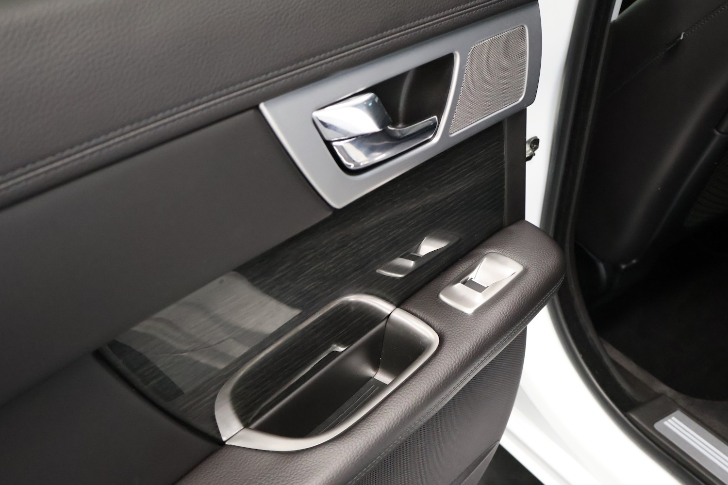 Used Jaguar XF 2015 for sale - 77851357: Photo 48