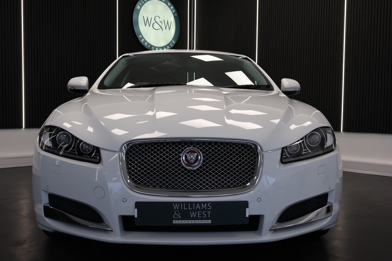 Used Jaguar XF 2015 for sale - 77851357: Photo 5