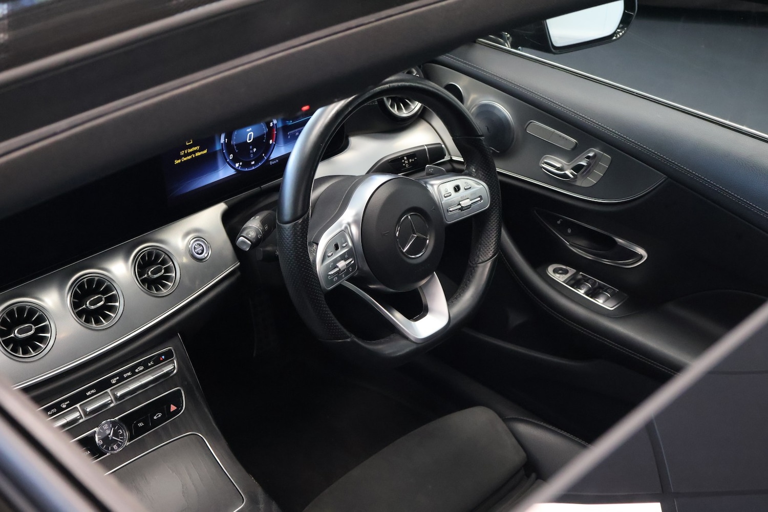 Used Mercedes-Benz E Class 2018 for sale - 77610040: Photo 2