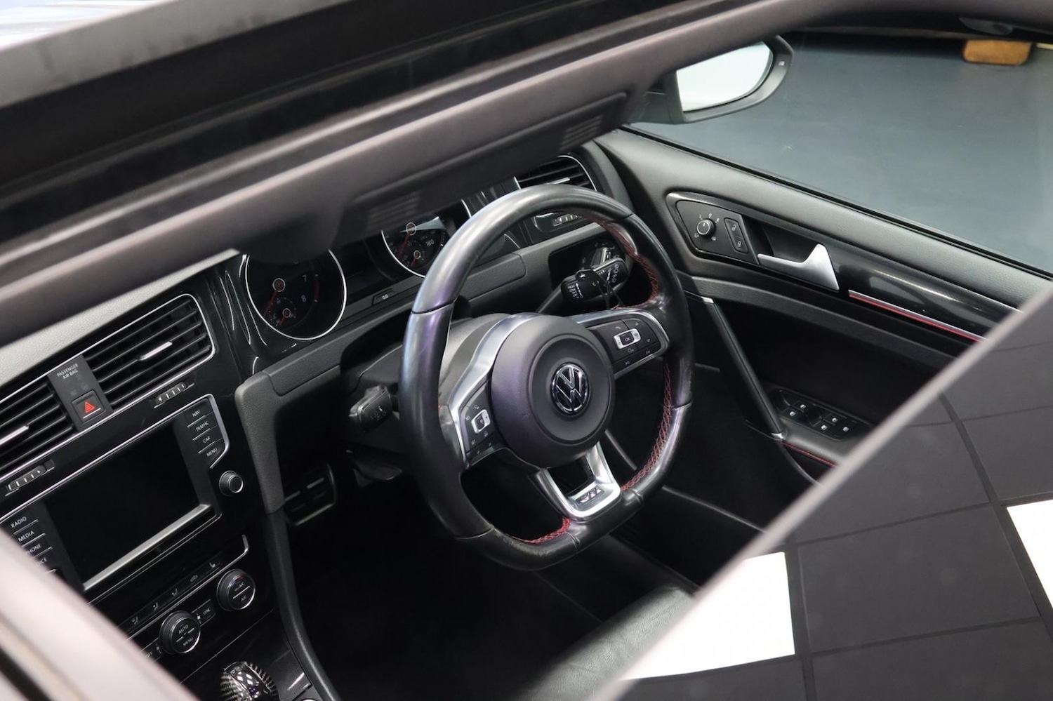 Used Volkswagen Golf 2015 for sale - 77781781: Photo 2