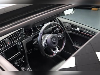 Used Volkswagen Golf 2015 for sale - 77781781: Photo