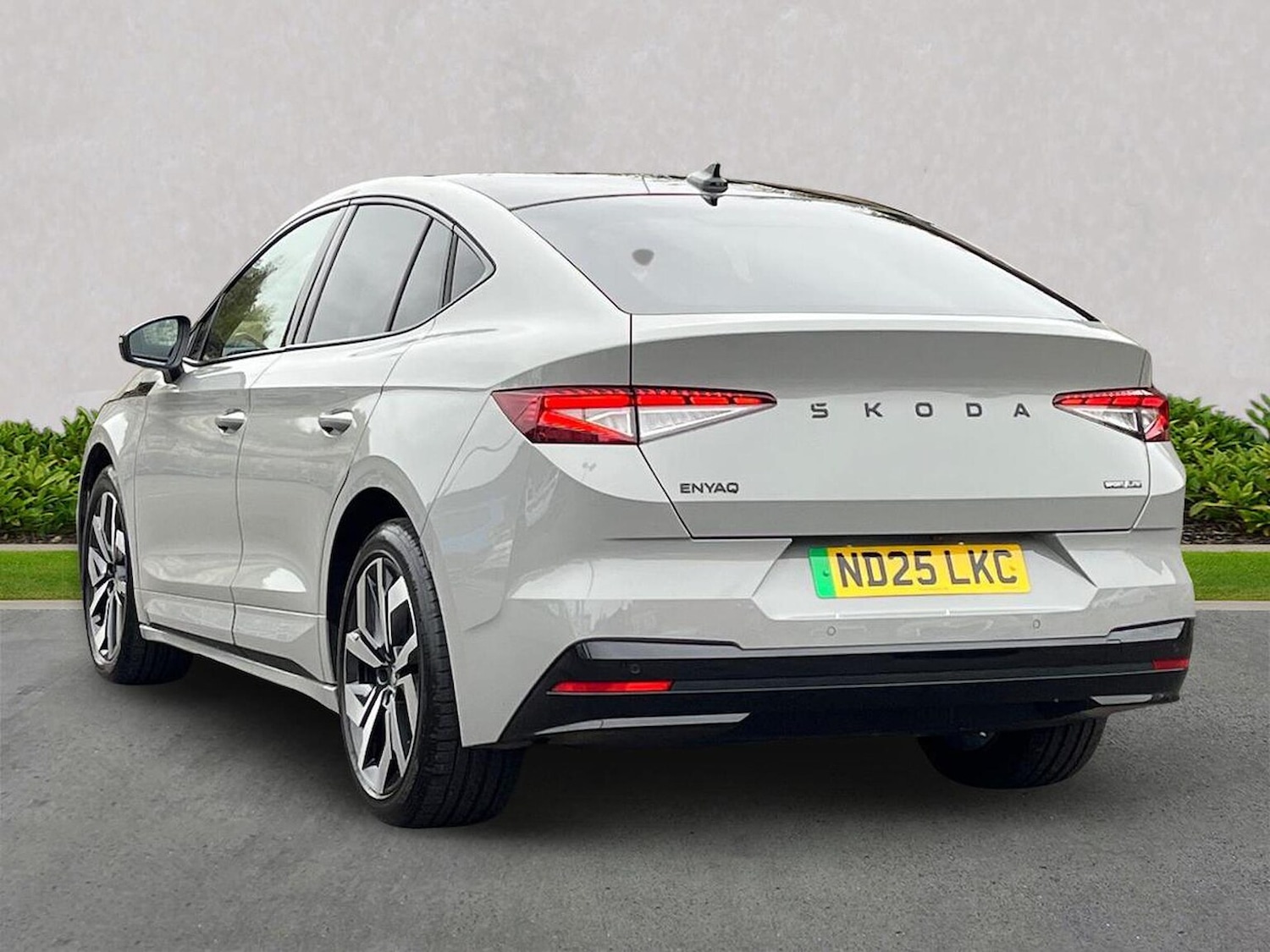Used Skoda Enyaq 2025 for sale - 76288588: Photo 2
