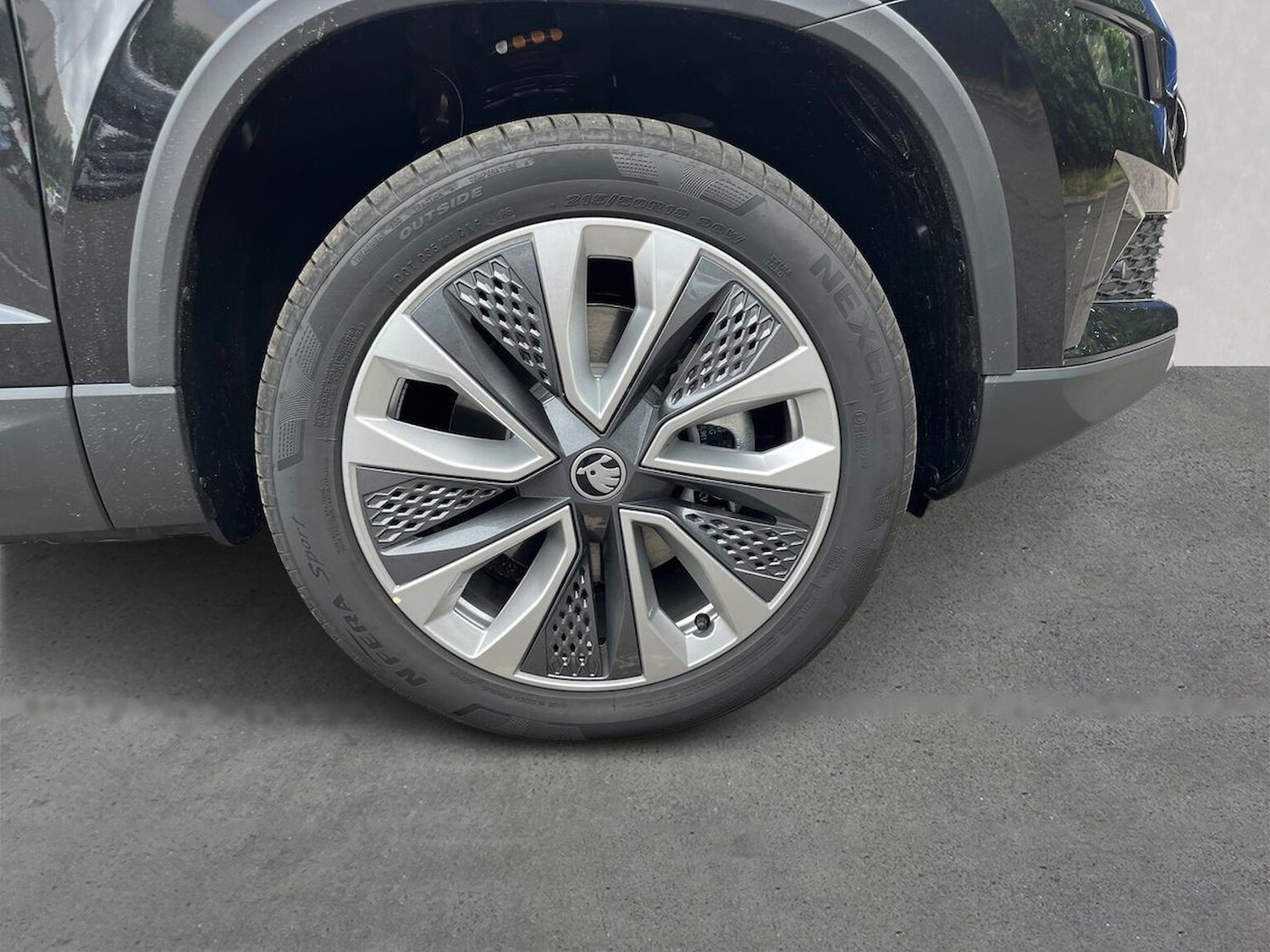 Used Skoda Karoq 2025 for sale - 77555280: Photo 7