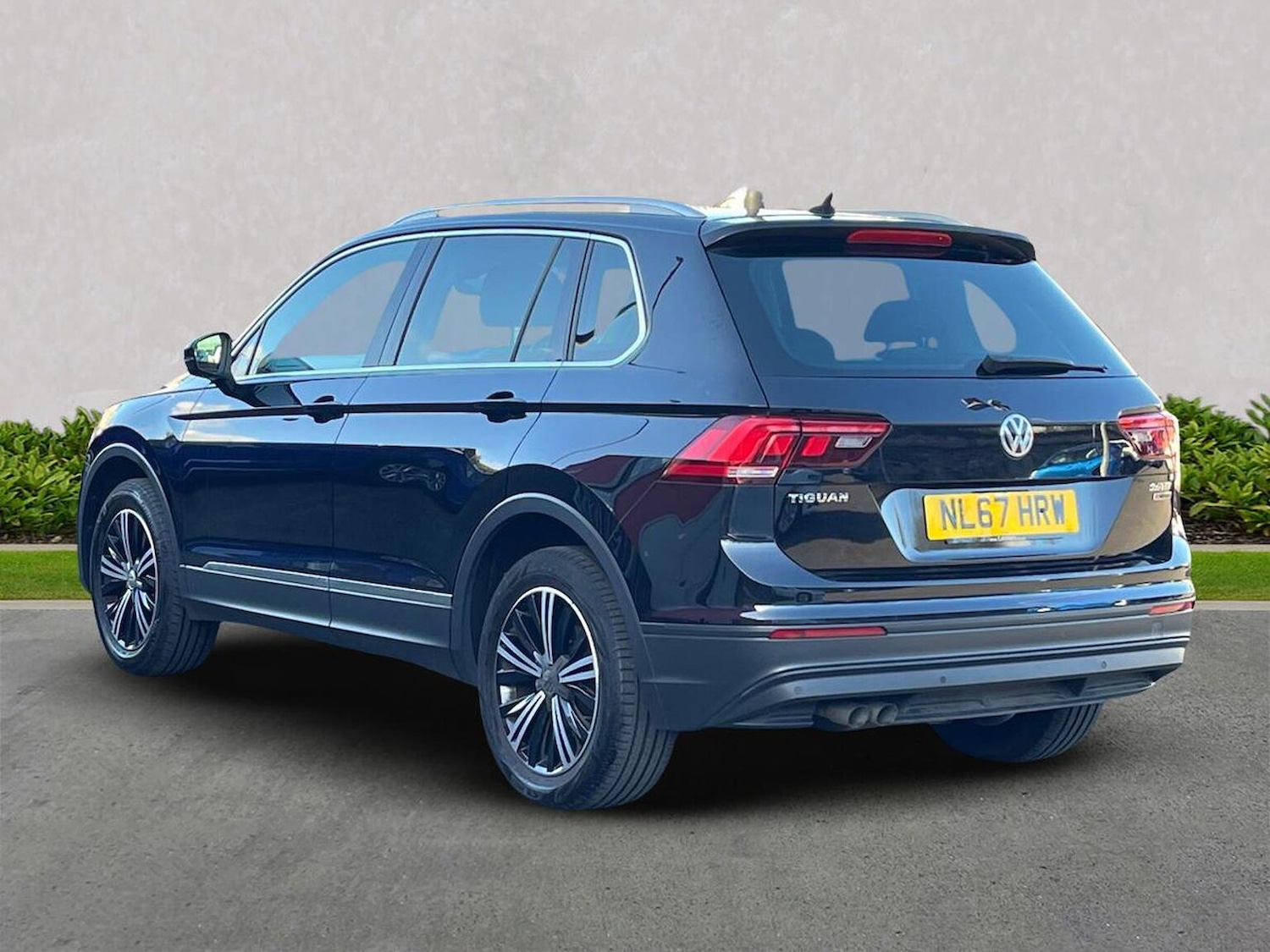 Used Volkswagen Tiguan 2017 for sale - 76091085: Photo 2