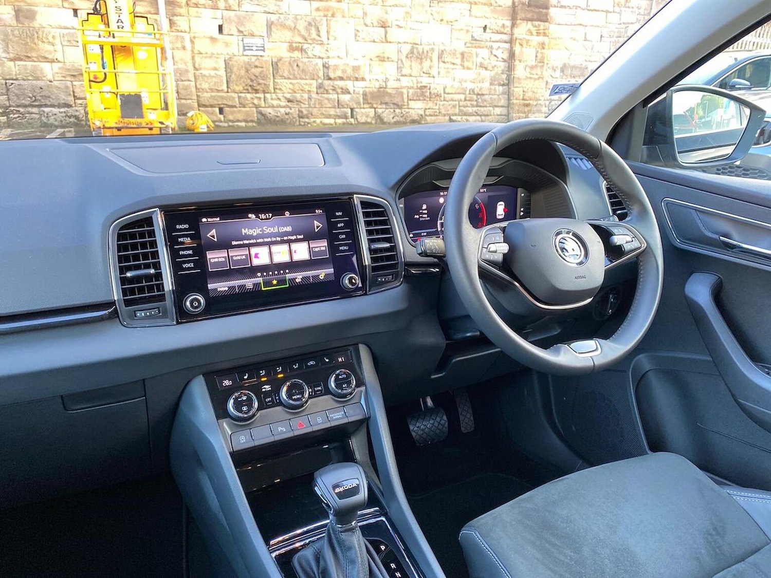 Used Skoda Karoq 2024 for sale - 76407374: Photo 14