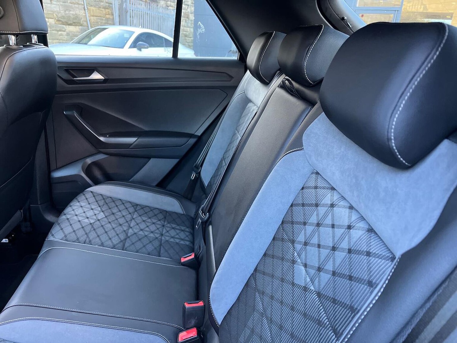 Used Volkswagen T-Roc 2022 for sale - 76757420: Photo 16