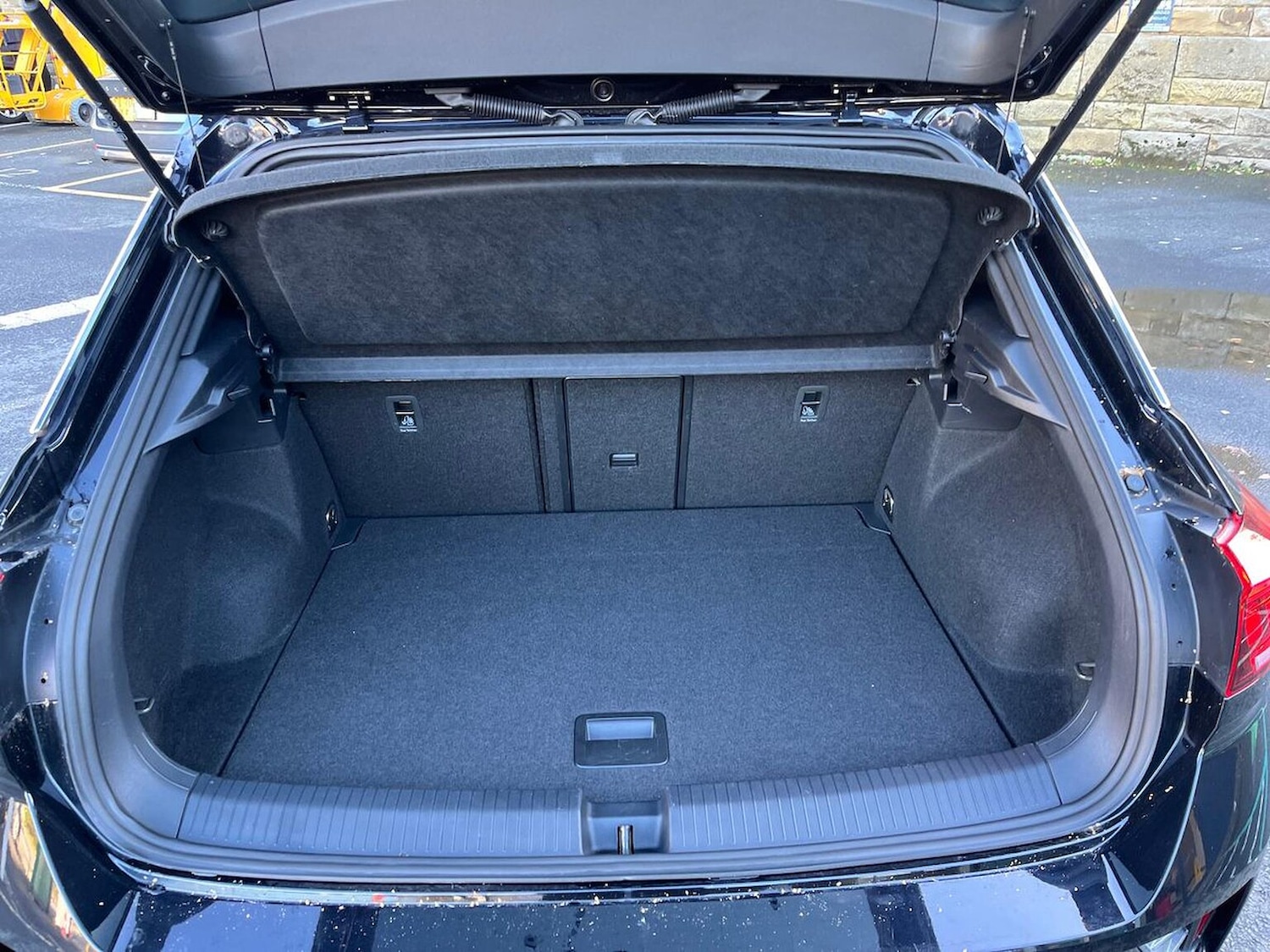 Used Volkswagen T-Roc 2022 for sale - 76757420: Photo 17