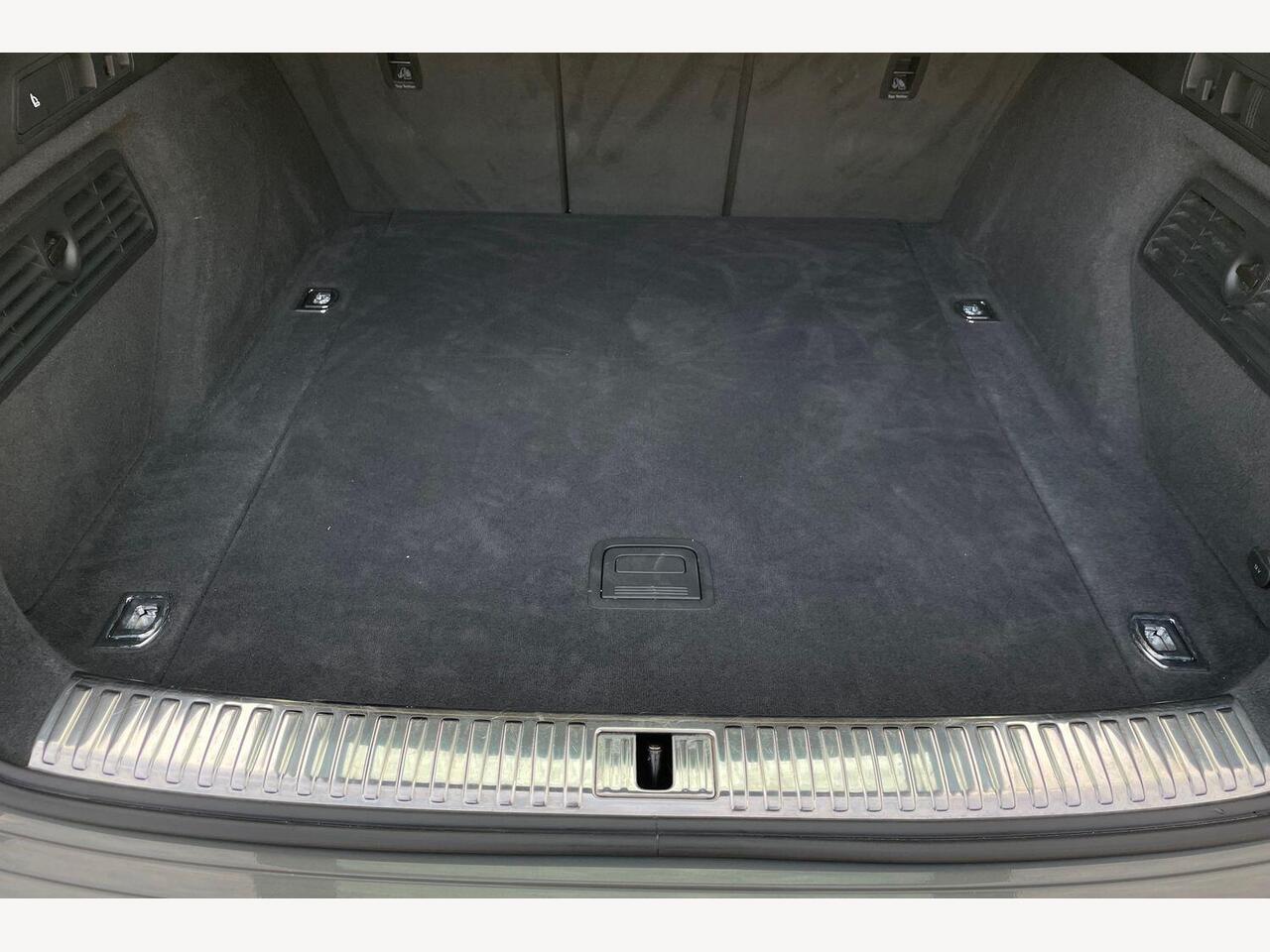 Used Audi Q8 2023 for sale - 76676833: Photo 12