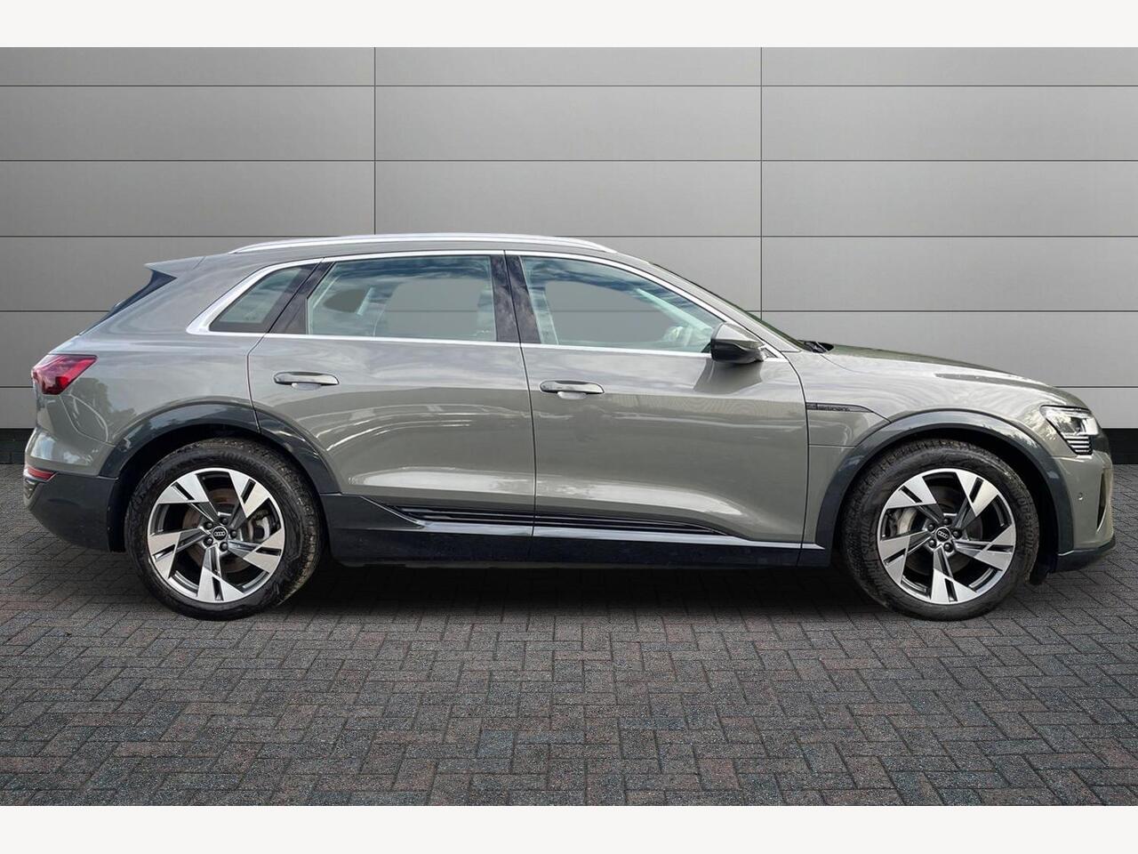 Used Audi Q8 2023 for sale - 76676833: Photo 4