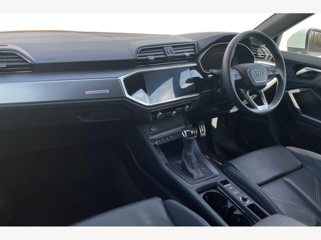 Used Audi Q3 2024 for sale - 77927042: Photo 2