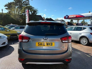 Used Kia Carens 2018 for sale - 78341746: Photo