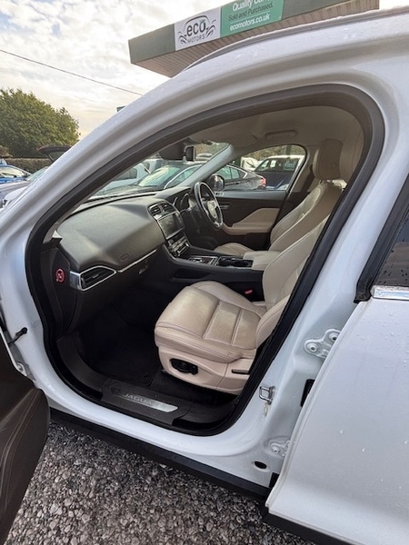 Used Jaguar F-Pace 2016 for sale - 76497049: Photo 10