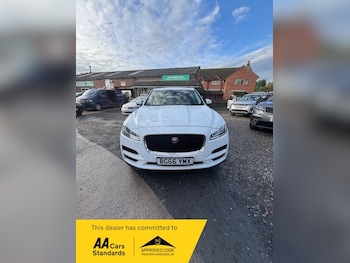 2016 - PRESTIGE AWD-Parking Camera-Sat Navigation-Heated Seats-Very Low Mileage-Au