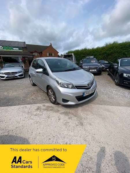 Used Toyota Yaris 2012 for sale - 77655887: Photo 2