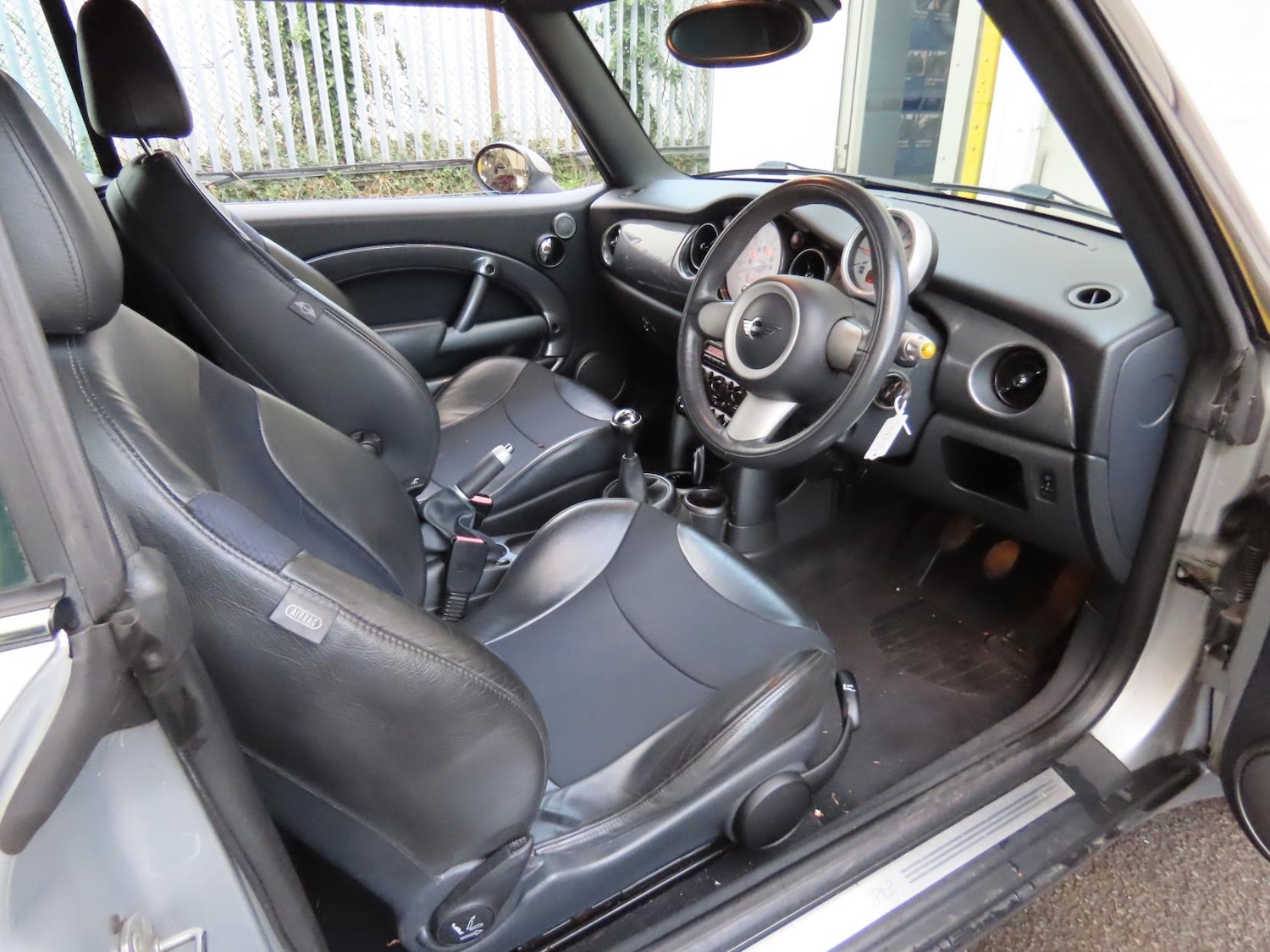 Used MINI Convertible 2006 for sale - 76467847: Photo 10