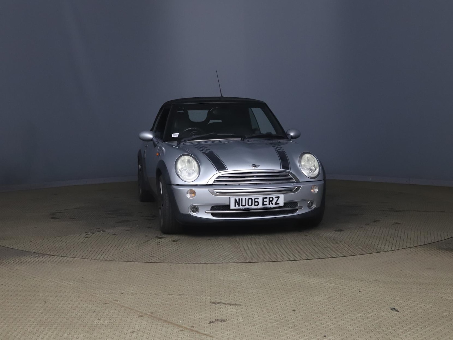 Used MINI Convertible 2006 for sale - 76467847: Photo 2