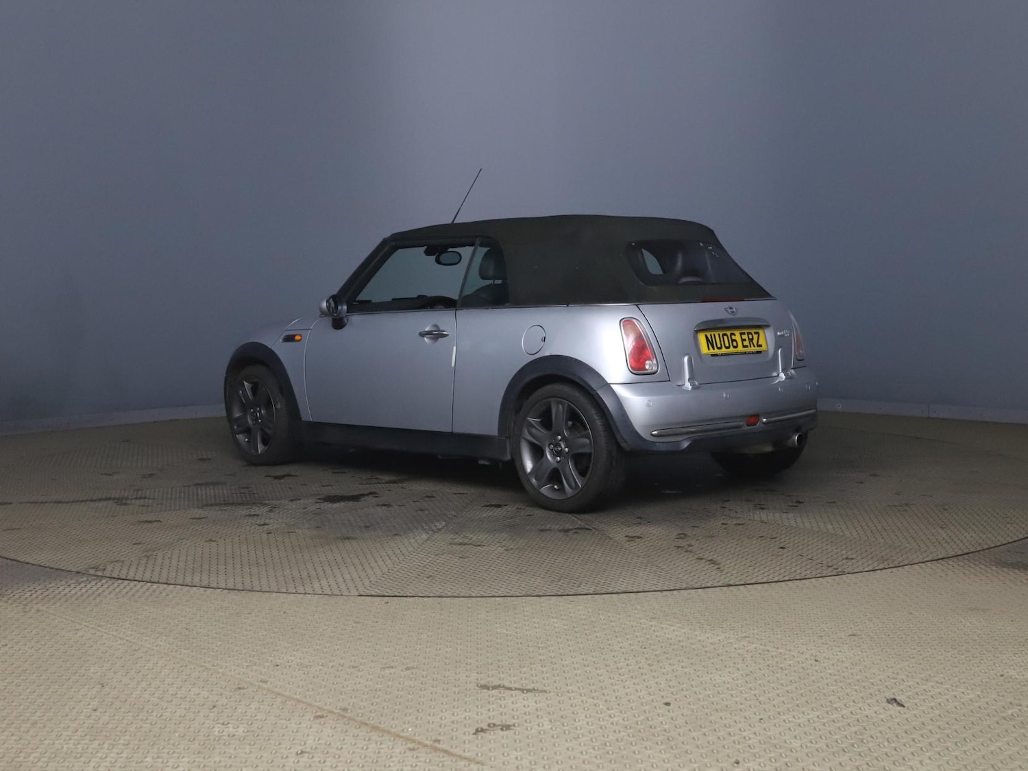Used MINI Convertible 2006 for sale - 76467847: Photo 4