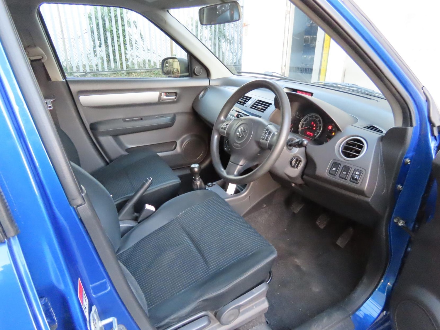 Used Suzuki Swift 2006 for sale - 77132100: Photo 6