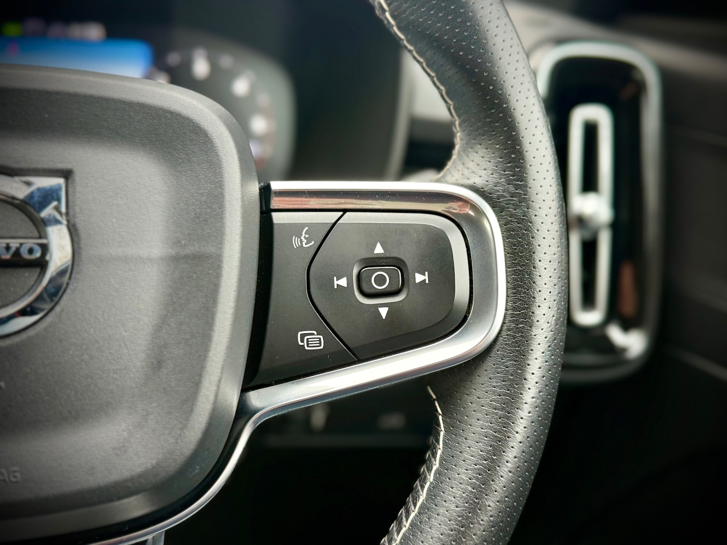 Used Volvo XC40 2019 for sale - 76974719: Photo 64