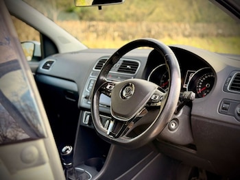 Used Volkswagen Polo 2015 for sale - 77319940: Photo