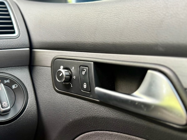Used Volkswagen Touran 2012 for sale - 75711579: Photo 77