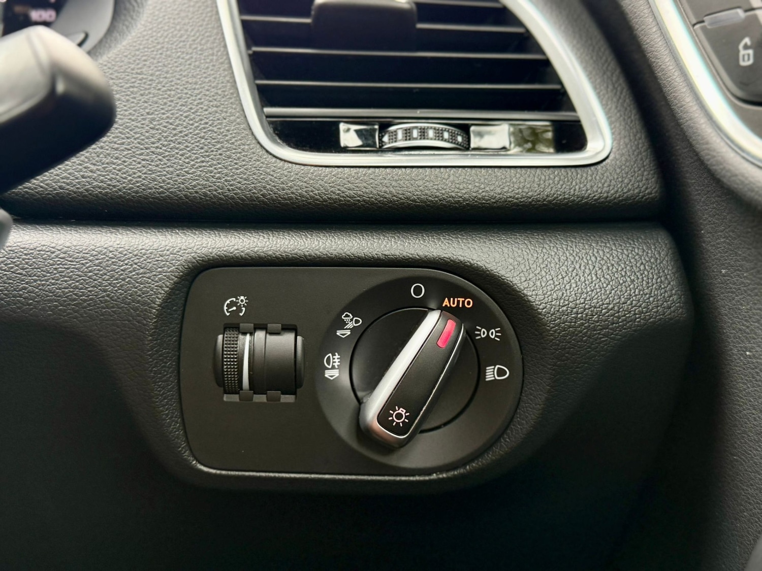 Used Audi Q3 2016 for sale - 76750331: Photo 37